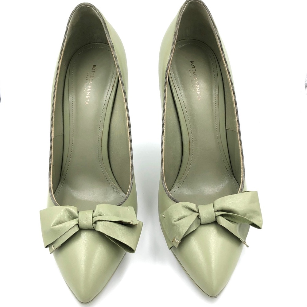 Bottega Veneta Sage Colored Bow Heel